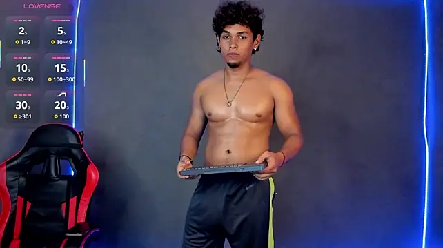 LiamVibes212 live cam on StripChat