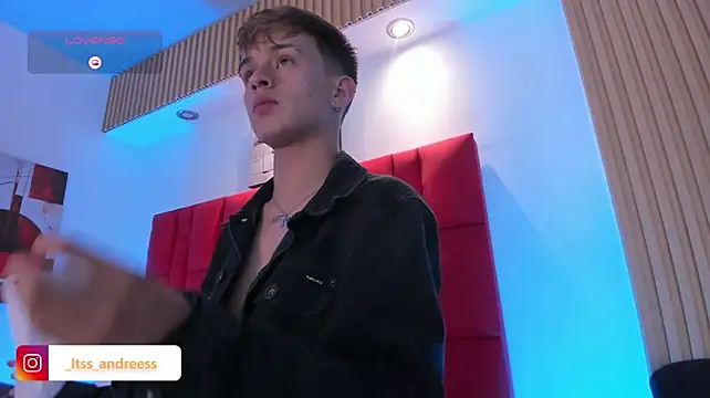 LiamWildx20 live cam on StripChat