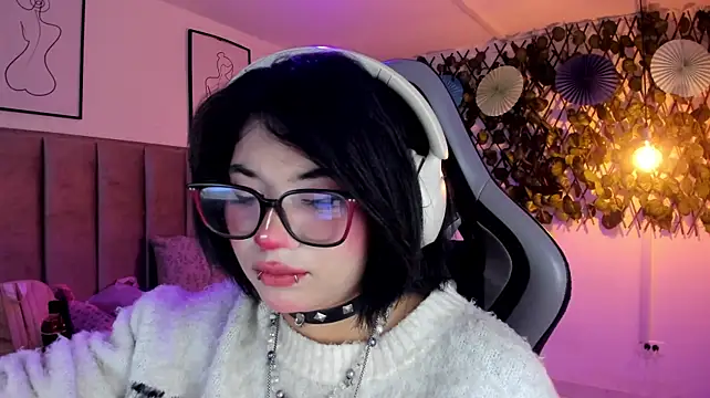 Kitty_Gang live cam on StripChat