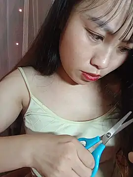 Cherry-squirtt live cam on StripChat