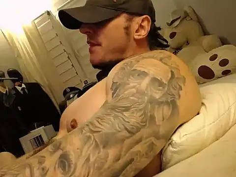 ballardbret (Ask my age) - Cock stroking, flexing, dirty talking. X