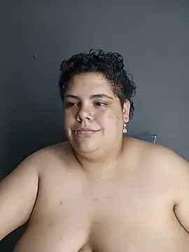 Hailey_Curvy webcam