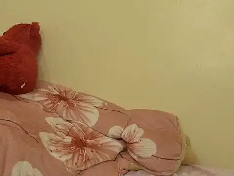 LovelyQueenR webcam