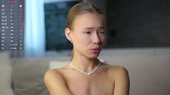 UlrikeStillwell live cam on StripChat