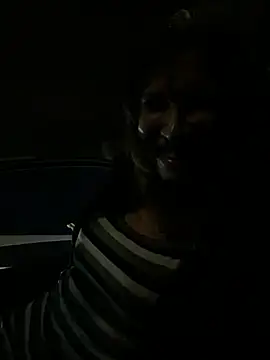 Irresistible37 webcam