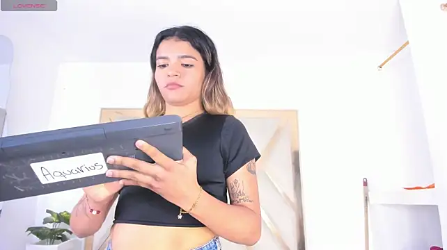 noa_roseasm webcam