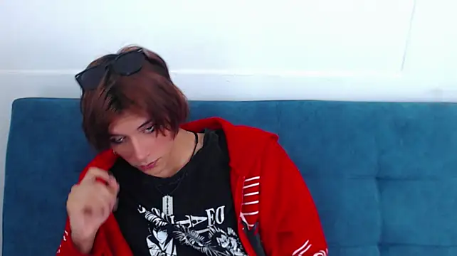 oli_dusk live cam on StripChat