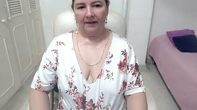leonela_69 webcam