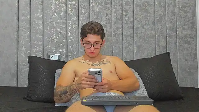 Calvin_Hunter webcam