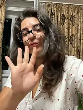 NadiraNoor webcam