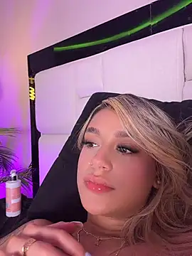 Sophie-velvet webcam