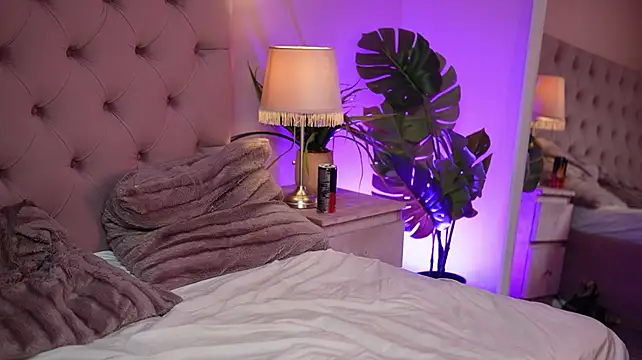 NicoleBella webcam