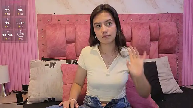 Alahia_Bloom webcam
