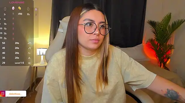 dakottaa_ live cam on StripChat
