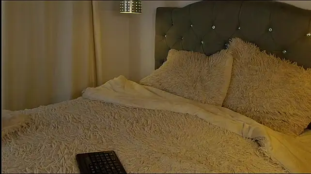 Miah_hilton2 webcam