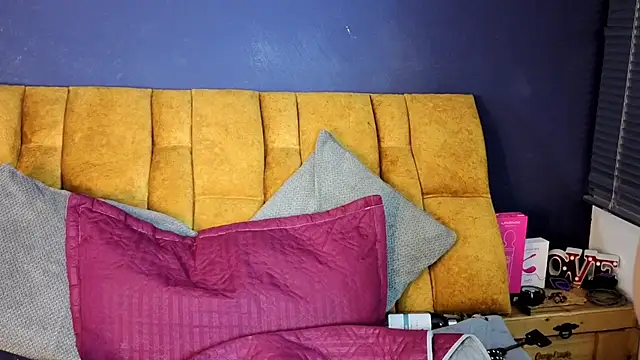 KendraaSimons webcam