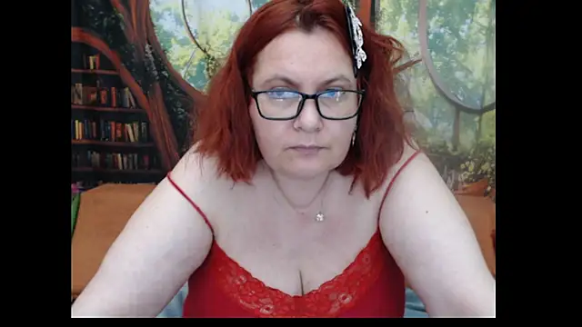 PlayfullMature live cam room