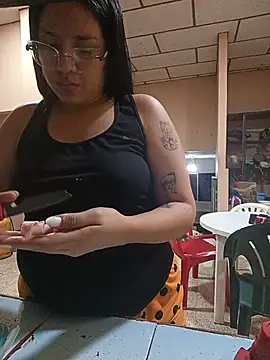 Danelyhit live cam on StripChat