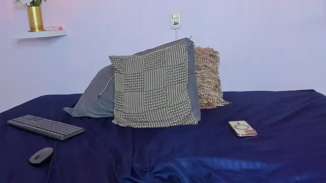 Nahiaraa__ webcam