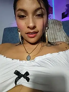 Fox_Roxxan live sex cam