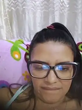selena_foxy live cam on StripChat