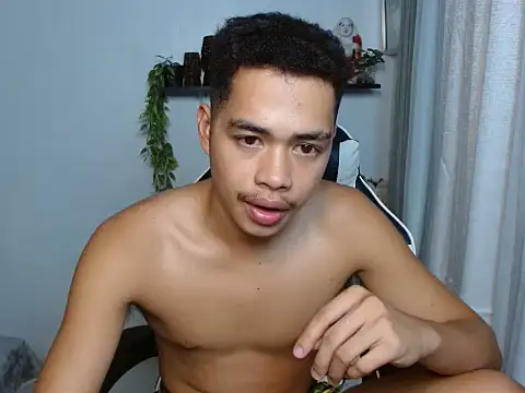 curlyasian_njxx live cam room
