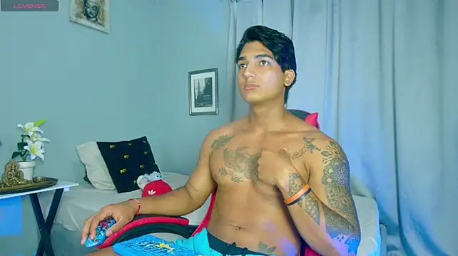 Rebor_phoenix1 live cam on StripChat