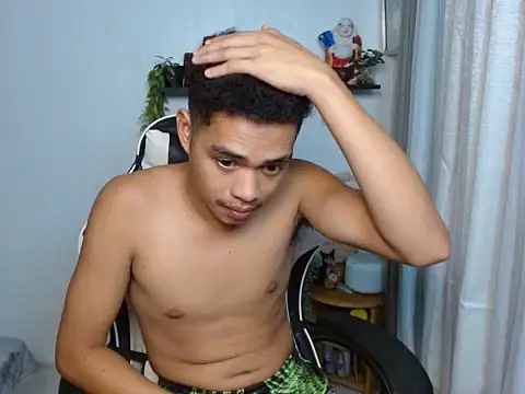 curlyasian_njxx live cam on StripChat