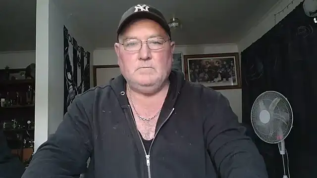 kinkyblueyes69 (M mature) - CLOTHES OFF ,, NUDE