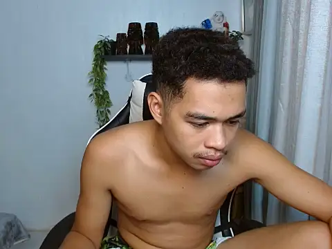 curlyasian_njxx webcam