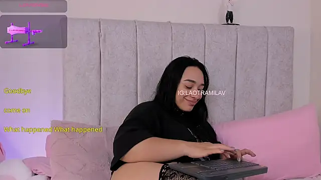 MilaVelour webcam