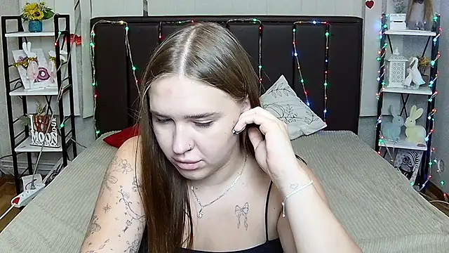LauraHlot webcam