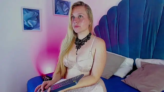 EmilySumer webcam