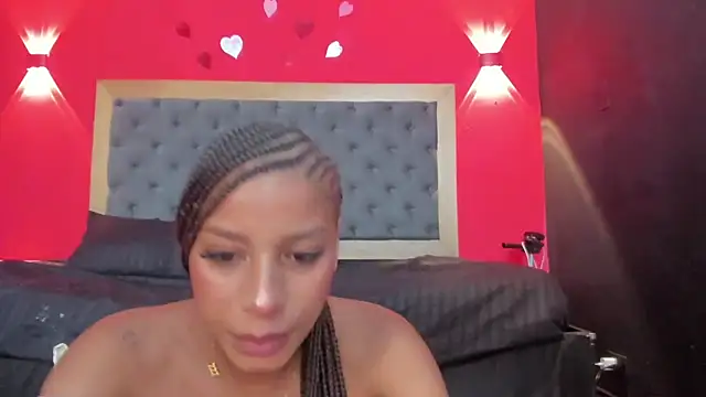 YayaHilton live cam room