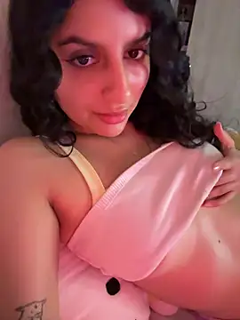 OhMySelenyx3 live cam room