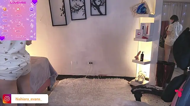 NahiaraEvans_ webcam