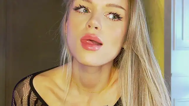 MarilynNova webcam