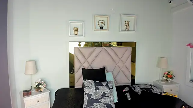 monic_sanders webcam