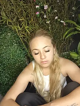 Angelwhite_25 live cam on StripChat