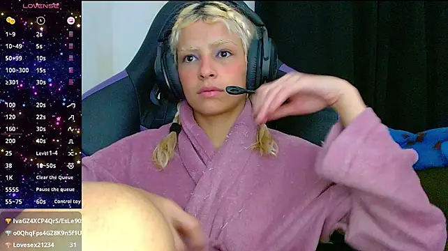 blondegamerr webcam
