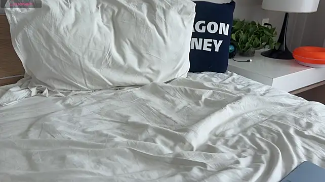 Aliceimhorny webcam