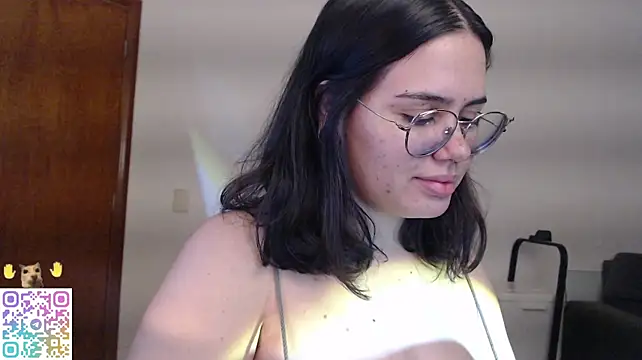 Velvetcrystall webcam