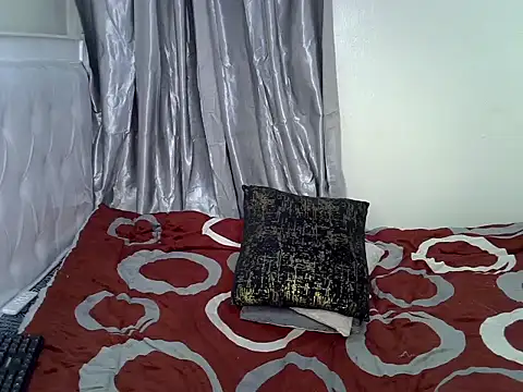 Petiteluxy webcam