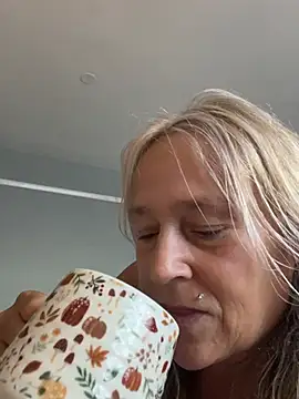 Blondnboujee53