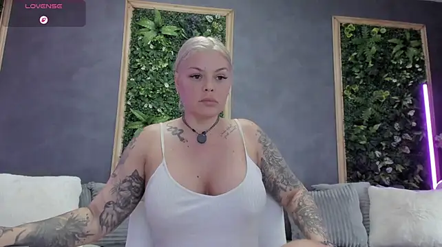 Issa_Jo webcam