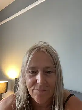 Blondnboujee53