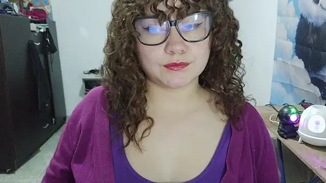 curly_greeneyed webcam