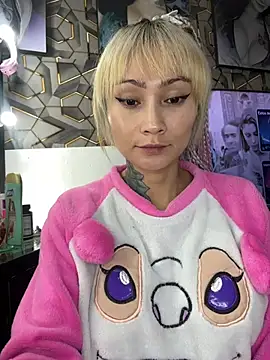 Adrii_White webcam
