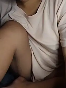 YummyPussy19 webcam