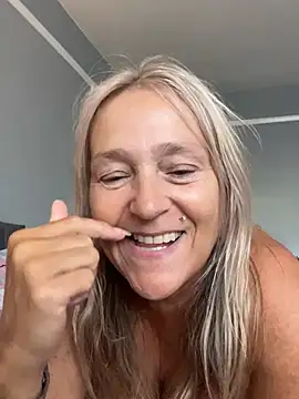 Blondnboujee53